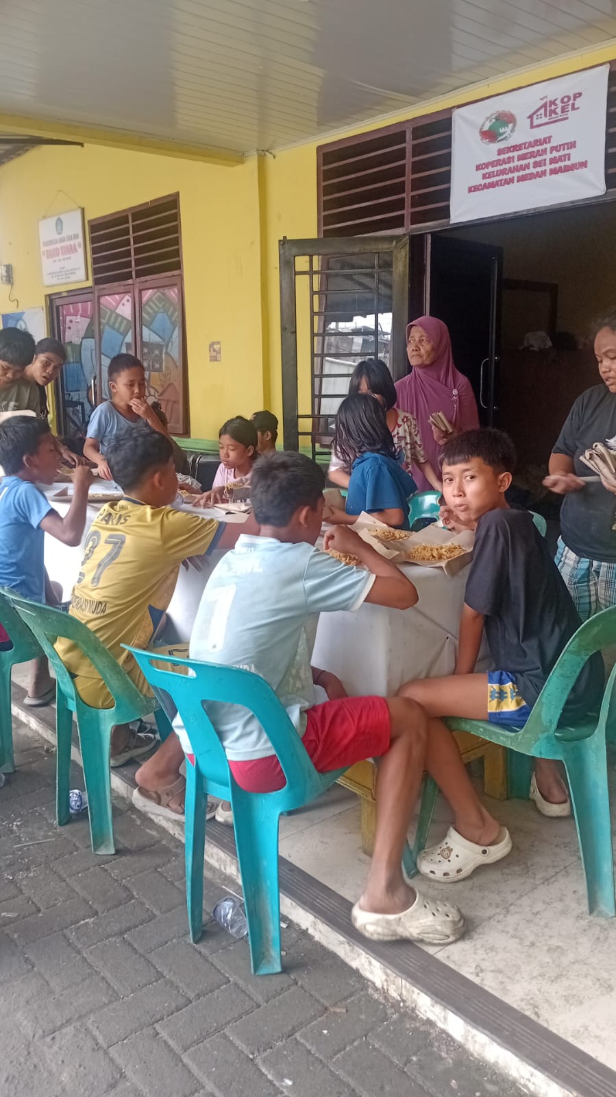 Kota Medan - Pendirian 4 Dapur Umum selama 10 hari, posko kesehatan dan bantuan logistik makanan, genset dan obat2an